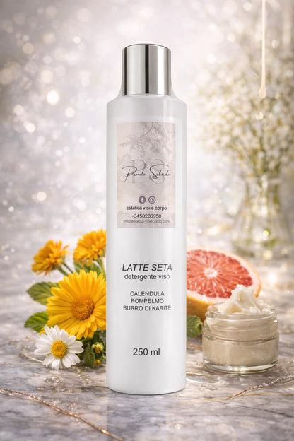 latte detergente viso cremoso a pH fisiologico, formulato per detergere delicatamente la pelle rispettandone l’equilibrio naturale.